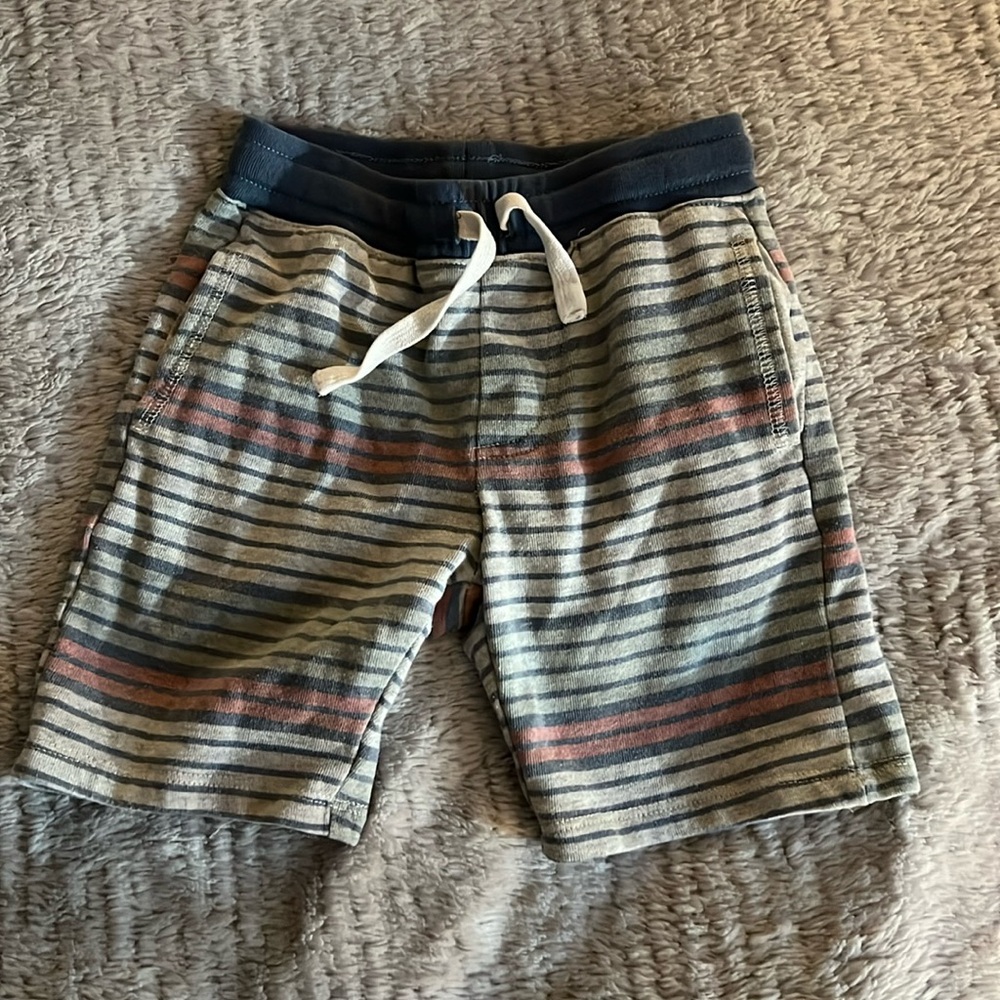 Stripped shorts- 3T